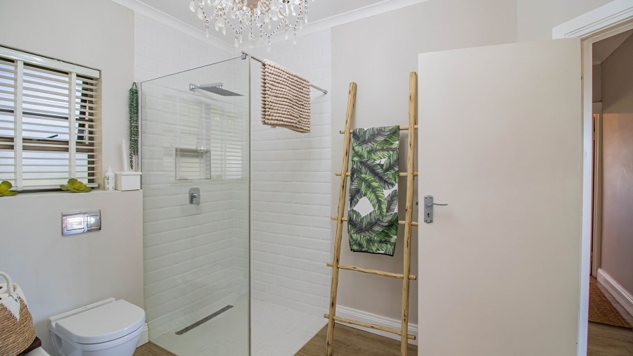 5 Bedroom Property for Sale in Beacon Bay Eastern Cape